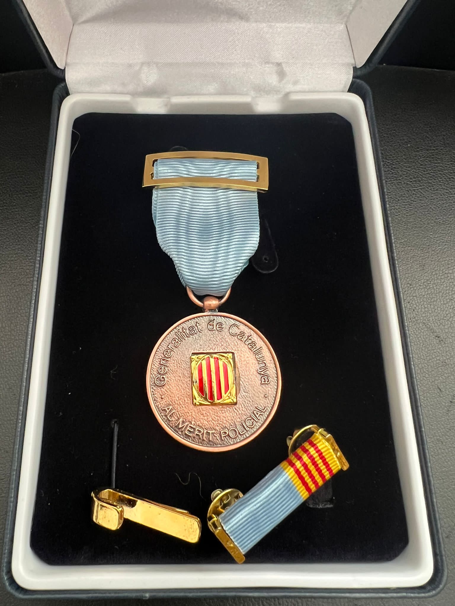 Medalla con distintivo azul de la Generalitat